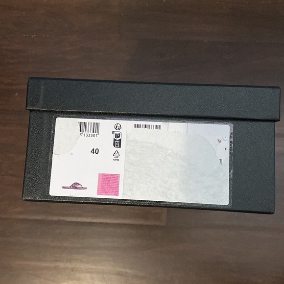 CHANEL Large Gift Box - Picture 4 of 6